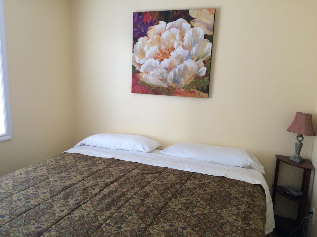 Acker Vacation Rentals เคโลว์นา ภายนอก รูปภาพ