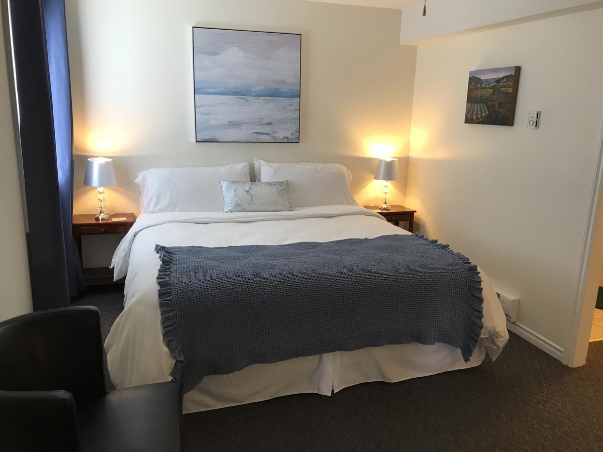 Acker Vacation Rentals เคโลว์นา ภายนอก รูปภาพ